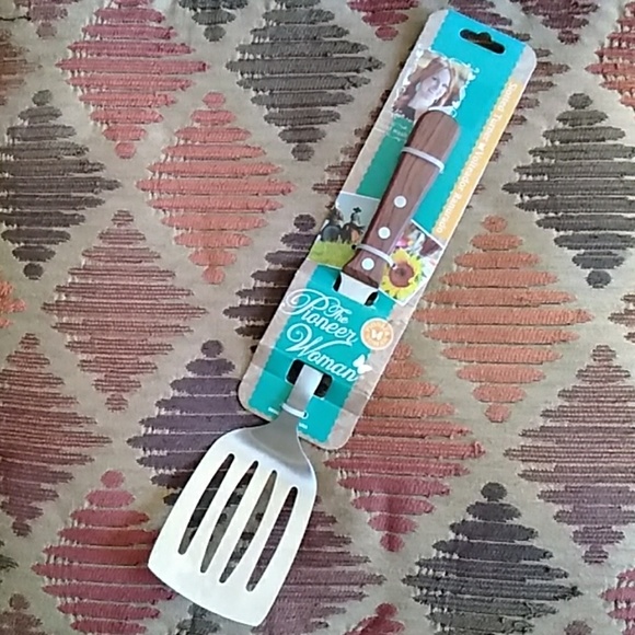 Pioneer Woman Slotted Turner Volteador Ranurado - Picture 1 of 4